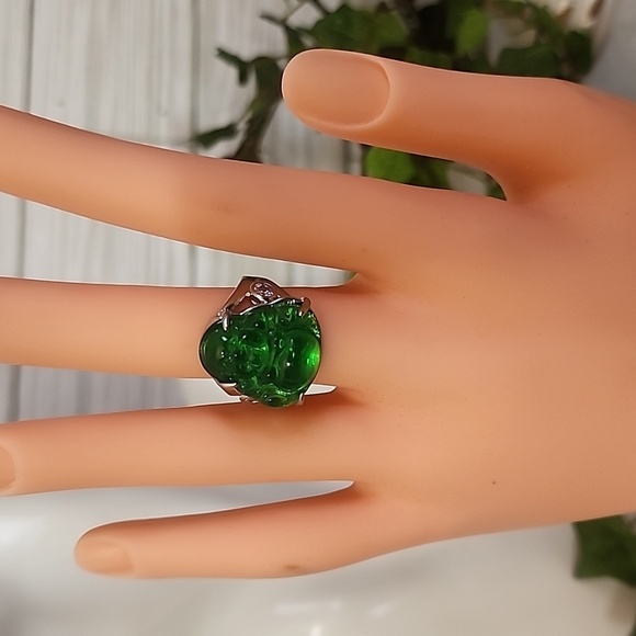 White Gold Green Buddha Ring Size 7 and 8 - Picture 1 of 8